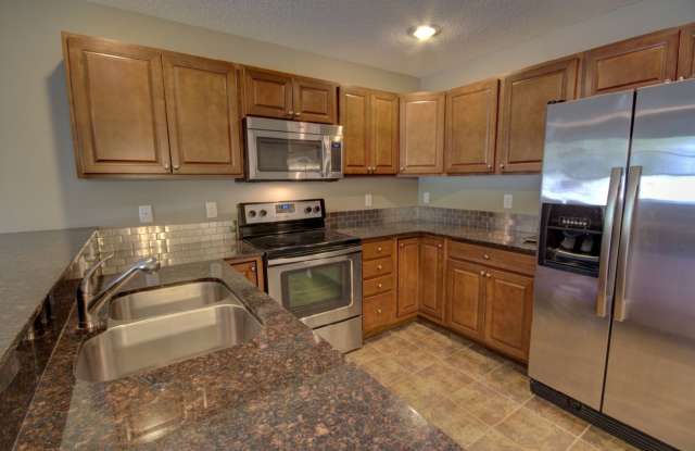 Gorgeous 3 Bedroom Townhome Gallery 4
