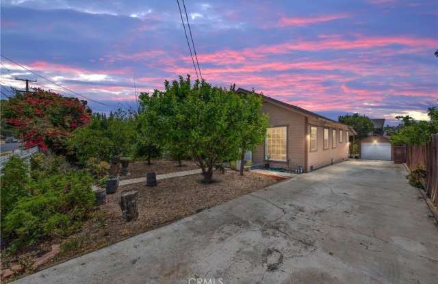 2880 Woodbine Street photos photos