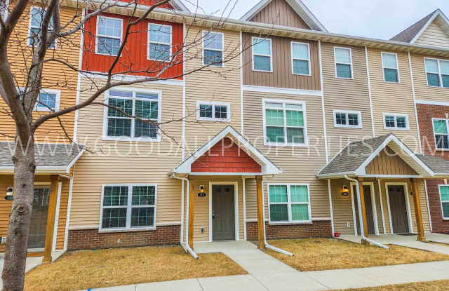 3 Bedroom 2.5 Bathroom Townhome in West Des Moines Waukee School District photos photos