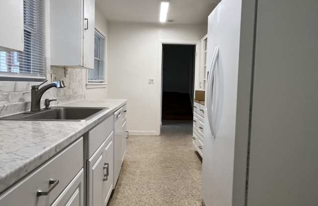 1109 Northeast 5th Place Gallery 4