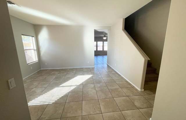 2205 sq. ft with loft!! Gallery 3