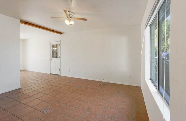 Charming East Tucson 3BR/2BA Rental Home with Covered Patio & Carpet-Free Interior (85748) Gallery 4
