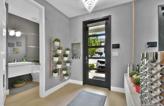 15678 NW 91st Ct Gallery 2