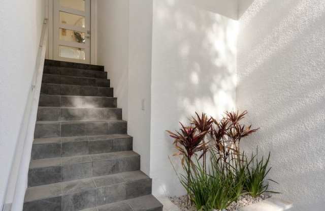 Beautifully Renovated Hollywood Hills House Gallery 4