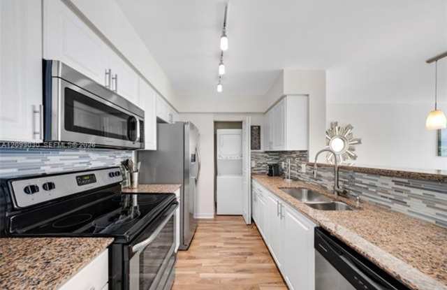 1155 Brickell Bay Dr cu-2207, Miami, FL 33131 Gallery 1