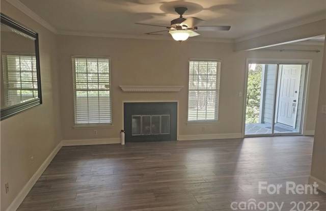 19843 Henderson Road Gallery 3