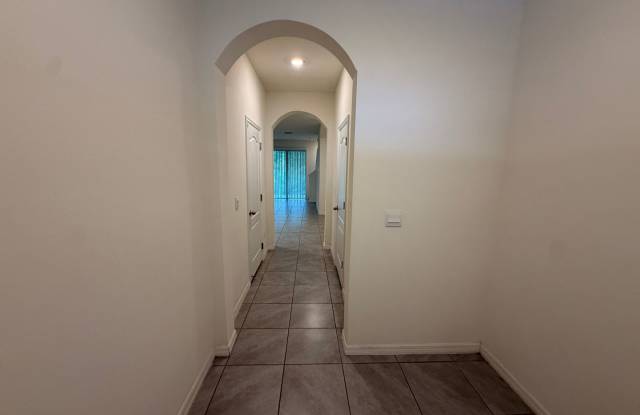 Modern 3-Bedroom Townhome in Daytona Gallery 3
