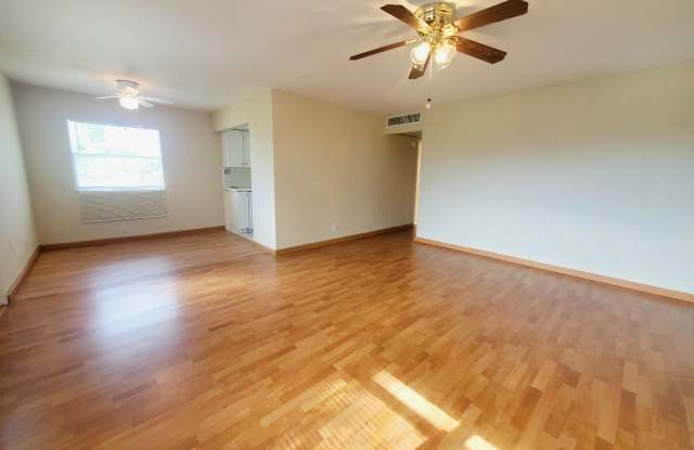 201 Bedford Trl Apt 121 Gallery 4
