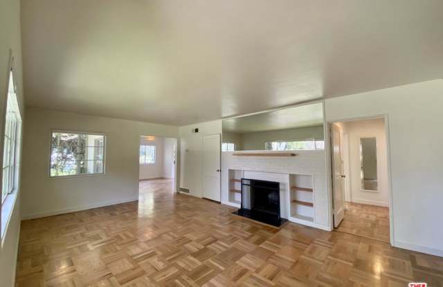 5483 VILLAGE Green Gallery 3