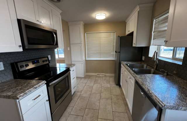 Updated Two Bed One Bath Duplex in Edgewater photos photos Updated Two Bed One Bath Duplex in Edgewater photos photos