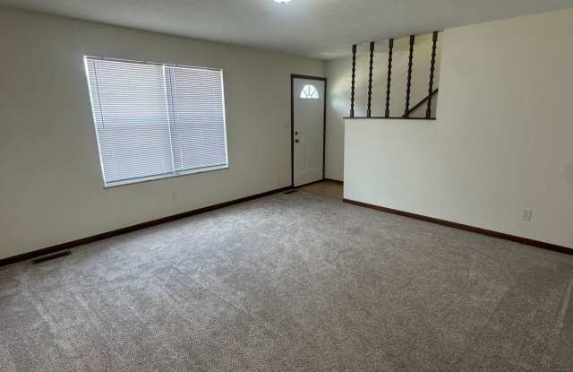 SPACIOUS TOWNHOME IN WILLOW TERRACE Gallery 4