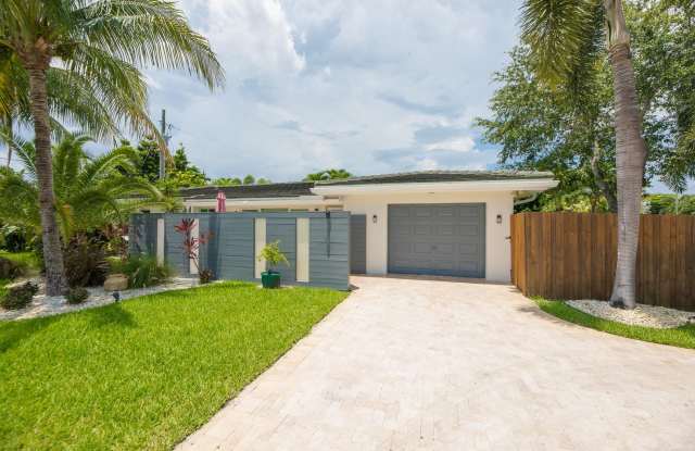 MAGNIFICENT HOME IN WILTON MANORS WITHIN MINUTES FROM THE DRIVE Gallery 1