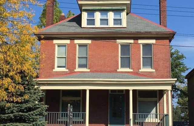 Huge Brick House! Free Parking! - 170 West 5th Avenue, Columbus, OH 43201 Huge Brick House! Free Parking! - 170 West 5th Avenue, Columbus, OH 43201