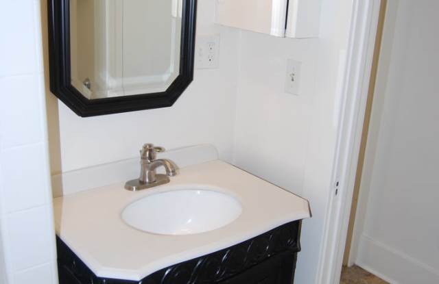 AVAILABLE NOW - 1 BD DUPLEX in the HEART OF NORTH PARK Gallery 3