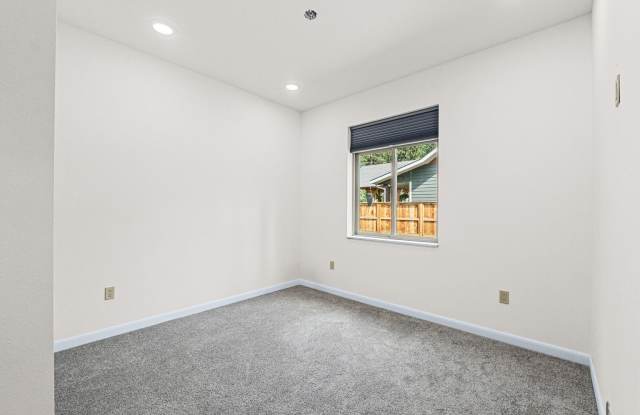250 Hogans Way Gallery 3