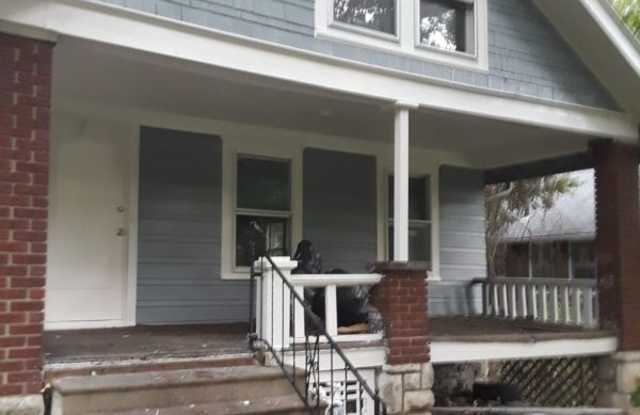 8005 Wayne Ave - 8005 Wayne Avenue, Kansas City, MO 64131