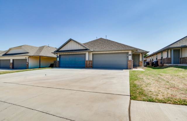 3 Bedroom 2 Bathroom Duplex in the Heart of Bethany!!! Gallery 3