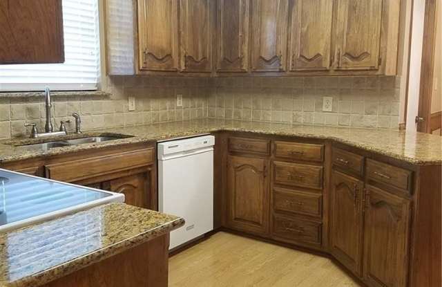 3104 Comanche Trail Gallery 2
