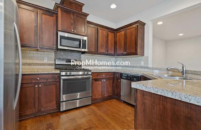 Three Bedroom Townhome in Bethany - Garage + Fenced Yard! photos photos