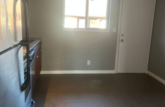 2 bedroom corner unit Gallery 3
