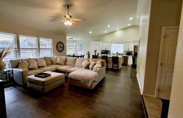 Eastwood 3 bedroom 2 bath home Gallery 4