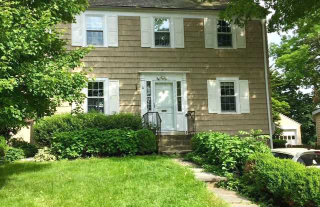 21 Richmond Drive - 21 Richmond Drive, Old Greenwich, CT 06870