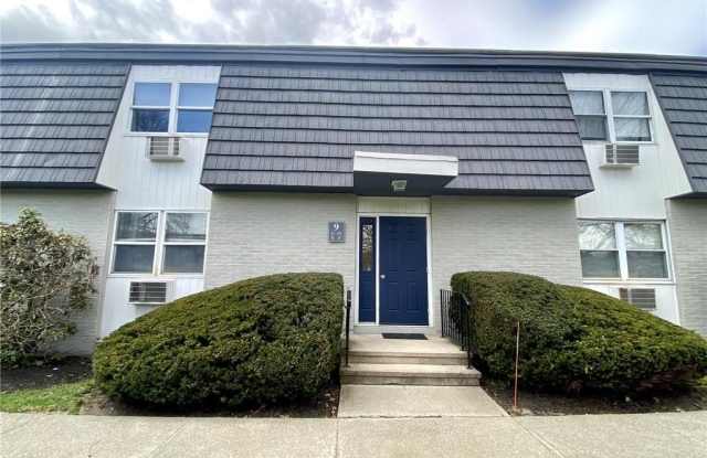 9 White Gate Road - 9 White Gate Road, Dutchess County, NY 12590