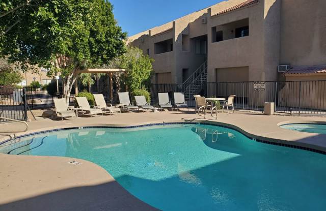 1 Bedroom Condo - Scottsdale - Updated - Ground level - In unit washer/dryer Gallery 3