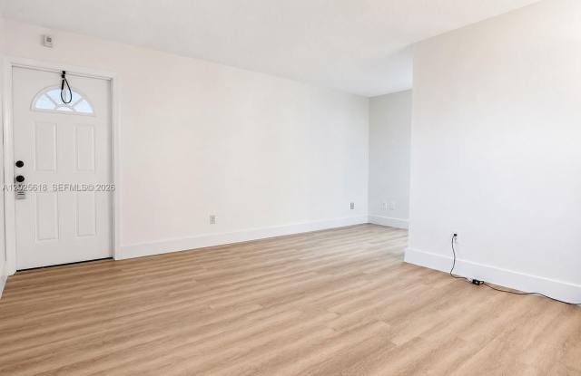421 NE 1st St photos photos