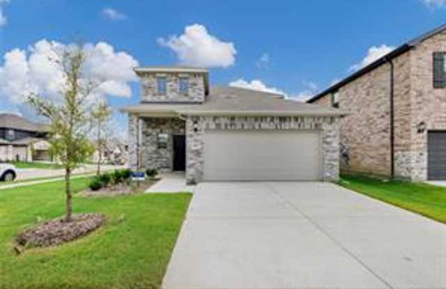 Spacious 3BR/2.5BA Home Near Parks, Dining & Community Pool Gallery 1