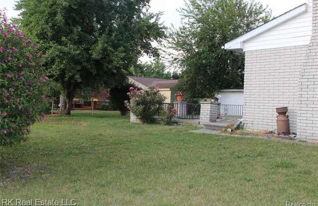 13715 CANTERBURY Drive Gallery 3