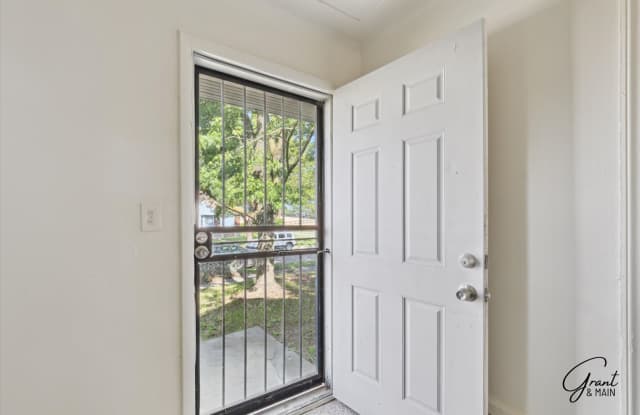 $1200 3 bedroom bungalow Gallery 3