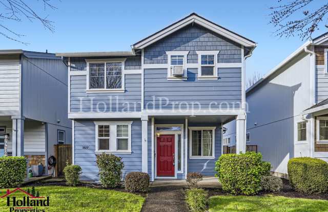 Elegant Two-Level Home in Hillsboro with Modern Comforts. photos photos