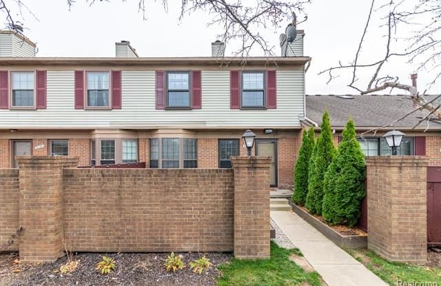 31128 COUNTRY Bluff - 31128 Country Bluff, Farmington Hills, MI 48331