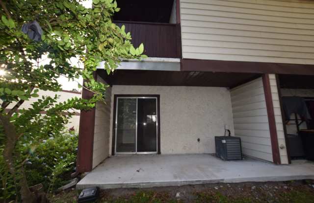 1/1.5 Condo For Rent at 3916 Crayrich Drive Orlando, FL 32839 Gallery 4