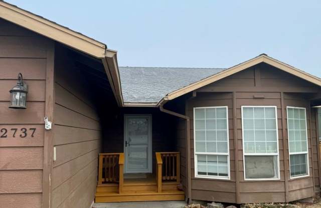 Adorable Home in SW Redmond with Huge Backyard! - 2737 Southwest Quartz Avenue, Redmond, OR 97756