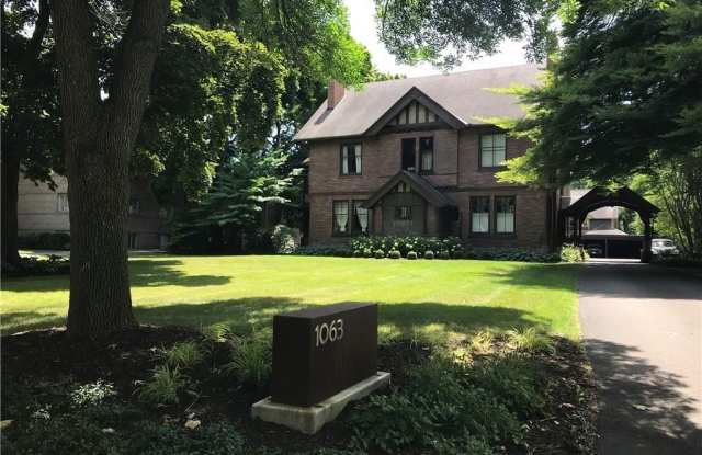 1063 East Avenue unit: 5 photos photos