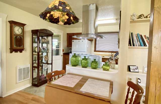 1213 Barclay Ln Gallery 3
