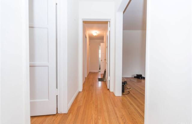2939 Kelton Avenue Gallery 3