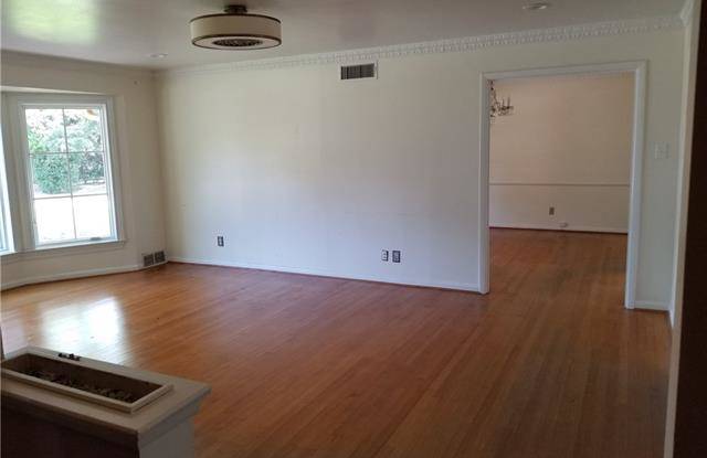 6955 Lavendale Avenue Gallery 2