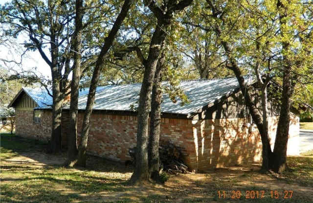 132 Stonegate Court - 132 Stonegate Court, Bedford, TX 76022