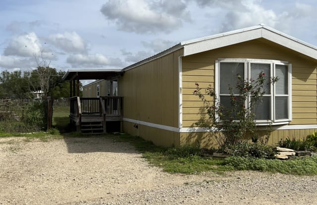 50 Willowbrook Ct - 50 Willowbrook Court, Caldwell County, TX 78655