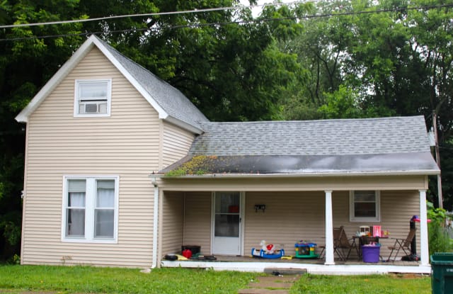 1316 Adams Ave - 1316 Adams Avenue, Charleston, IL 61920