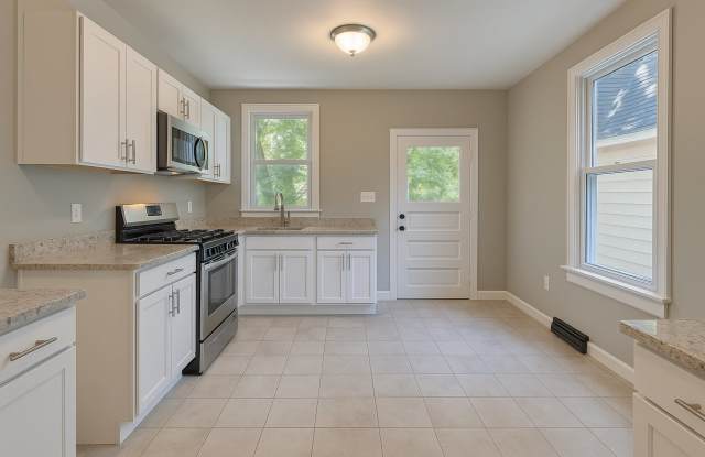 Spacious 4 bed in North College Hill photos photos