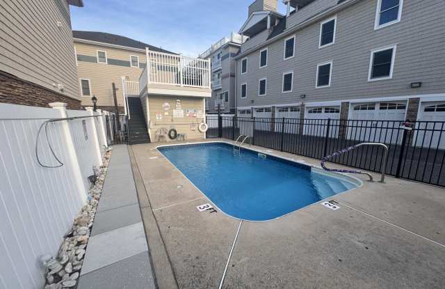 30 Sumner Avenue unit: 3 photos photos
