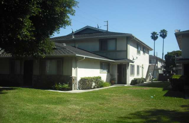 Sharp Townhouse on Victoria Avenue across from the Marina - 2692 Victoria Avenue, Port Hueneme, CA 93041