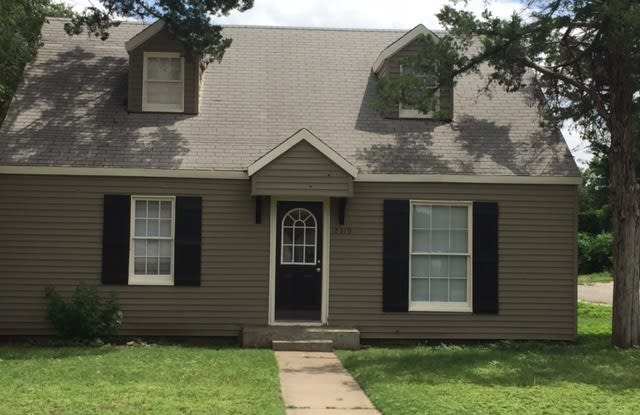 PRE-LEASING FOR AUGUST! Awesome 4 or 5 bedroom/ 2 bathroom /4 car garage photos photos