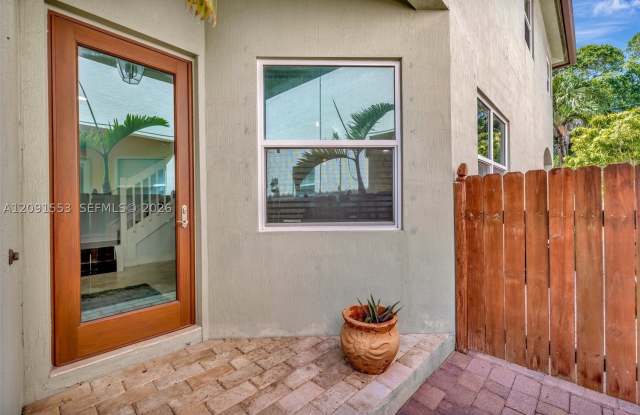 853 SW 11th Ct Gallery 4
