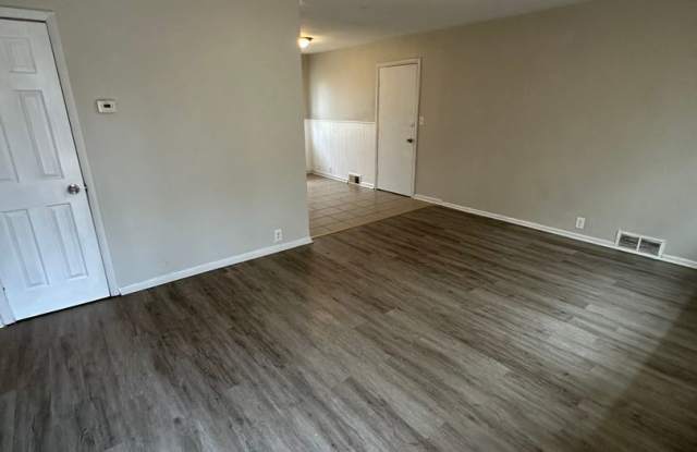 4 Bed 1 Bath photos photos