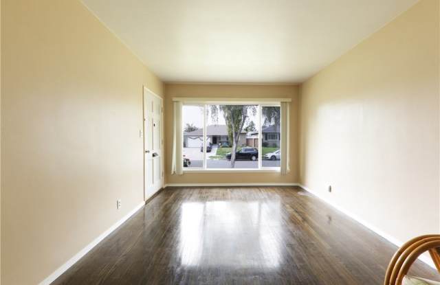 4762 Snowden Avenue Gallery 2
